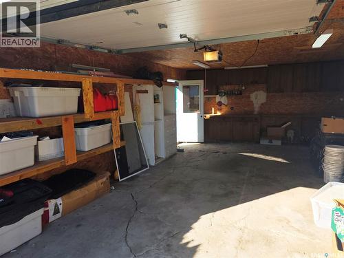 302 8Th Street E, Wynyard, SK - Indoor Photo Showing Garage