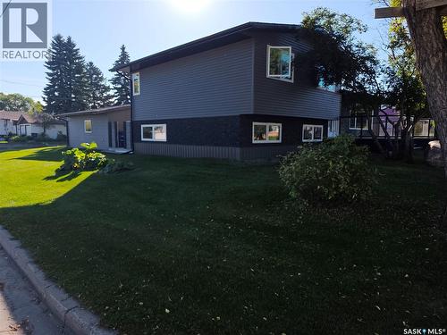 302 8Th Street E, Wynyard, SK - Outdoor