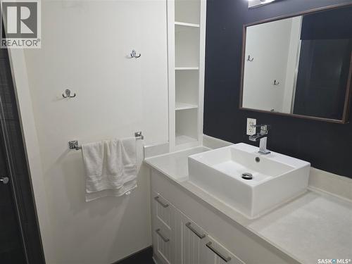 302 8Th Street E, Wynyard, SK - Indoor Photo Showing Bathroom