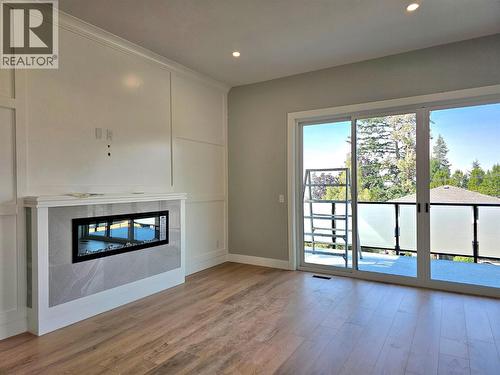 757 Barnaby Road Unit# 3, Kelowna, BC - Indoor With Fireplace