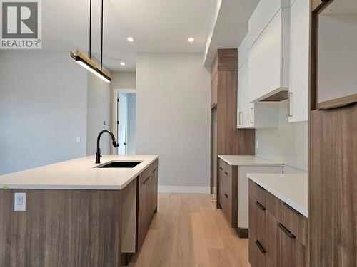 757 Barnaby Road Unit# 3, Kelowna, BC - Indoor Photo Showing Kitchen