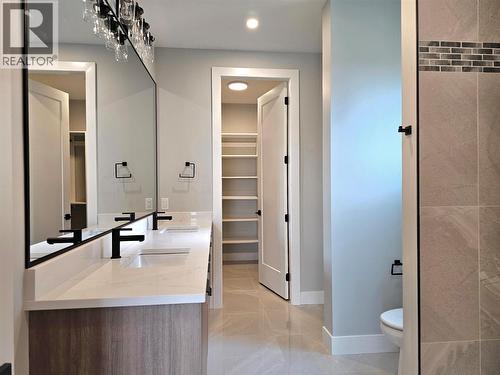757 Barnaby Road Unit# 3, Kelowna, BC - Indoor Photo Showing Bathroom