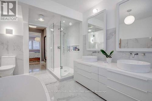 2486 Edenhurst Drive, Mississauga, ON - Indoor Photo Showing Bathroom