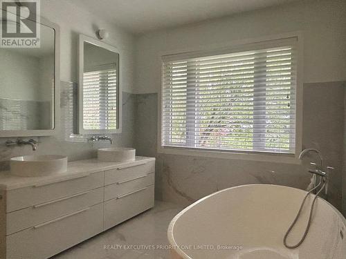 2486 Edenhurst Drive, Mississauga, ON - Indoor Photo Showing Bathroom