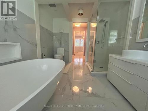 2486 Edenhurst Drive, Mississauga, ON - Indoor Photo Showing Bathroom