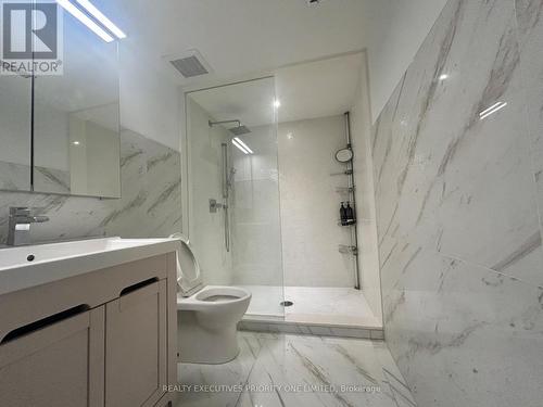 2486 Edenhurst Drive, Mississauga, ON - Indoor Photo Showing Bathroom