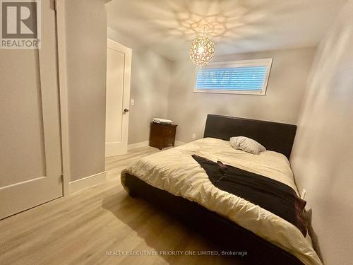 2486 Edenhurst Drive, Mississauga, ON - Indoor Photo Showing Bedroom