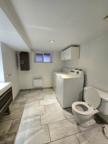 Bathroom - 1-2840 Av. Laurier E., Montréal (Rosemont/La Petite-Patrie), QC - Indoor Photo Showing Laundry Room