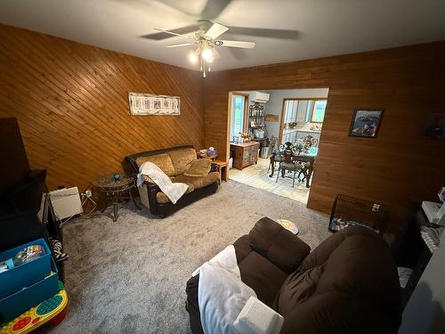 Salon - 328 Route 391 S., Béarn, QC - Indoor