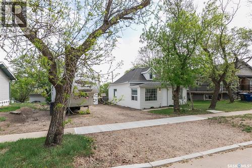 632 Saskatchewan Avenue, Kerrobert, SK - Outdoor