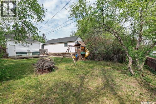 632 Saskatchewan Avenue, Kerrobert, SK - Outdoor