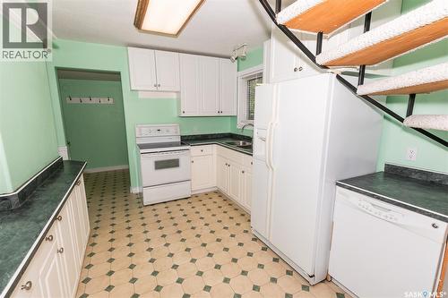 632 Saskatchewan Avenue, Kerrobert, SK - Indoor Photo Showing Kitchen
