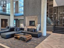 Open to 2nd floor to  business area - 