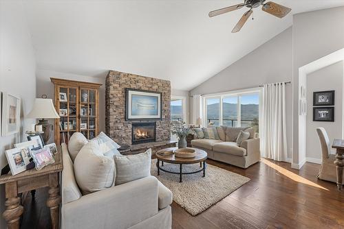 1312 Menu Road, West Kelowna, BC - Indoor Photo Showing Living Room With Fireplace