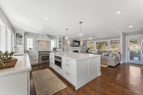 1312 Menu Road, West Kelowna, BC - Indoor Photo Showing Kitchen With Upgraded Kitchen
