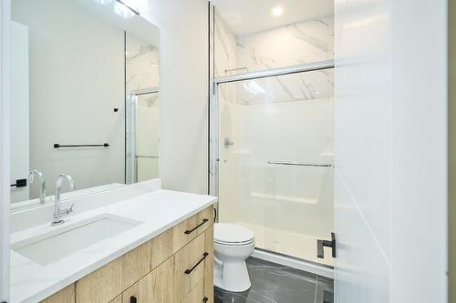 2264 Lavetta Drive, Kelowna, BC - Indoor Photo Showing Bathroom