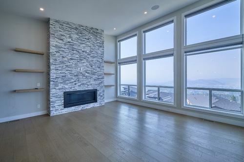 2264 Lavetta Drive, Kelowna, BC - Indoor Photo Showing Living Room With Fireplace