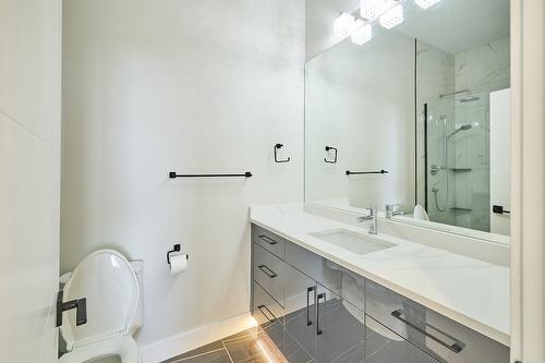 2264 Lavetta Drive, Kelowna, BC - Indoor Photo Showing Bathroom