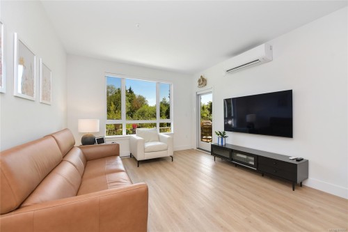 127-920 Reunion Ave, Langford, BC - Indoor Photo Showing Living Room