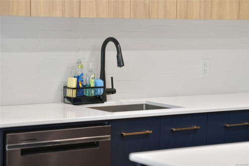 127-920 Reunion Ave, Langford, BC - Indoor Photo Showing Kitchen