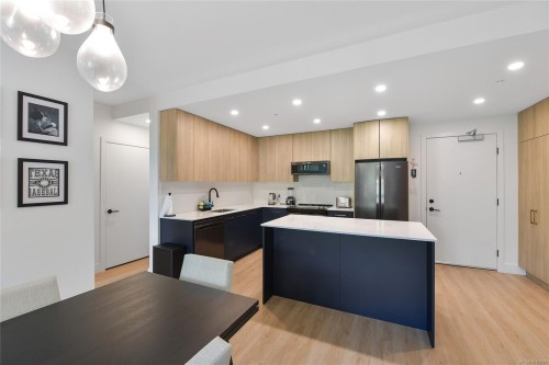 127-920 Reunion Ave, Langford, BC - Indoor Photo Showing Kitchen