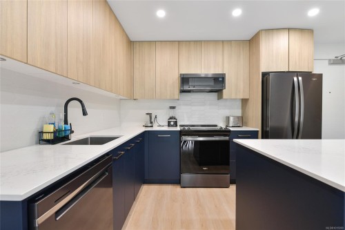 127-920 Reunion Ave, Langford, BC - Indoor Photo Showing Kitchen With Upgraded Kitchen