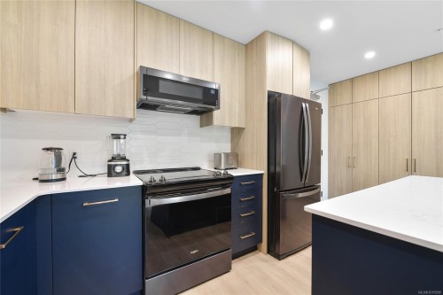 127-920 Reunion Ave, Langford, BC - Indoor Photo Showing Kitchen With Upgraded Kitchen