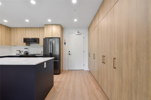 127-920 Reunion Ave, Langford, BC - Indoor Photo Showing Kitchen
