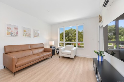 127-920 Reunion Ave, Langford, BC - Indoor Photo Showing Living Room