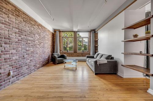 Salon - 503-385 Rue De La Chapelle, Québec (La Cité-Limoilou), QC - Indoor