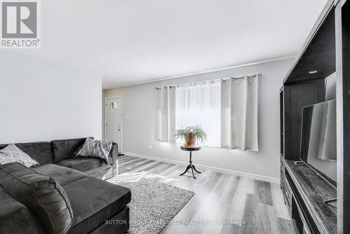 82 Lacey Crescent, London South (South X), ON - Indoor Photo Showing Living Room