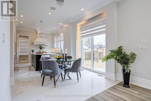 350 Weighton Drive, Oakville, ON - Indoor Photo Showing Dining Room