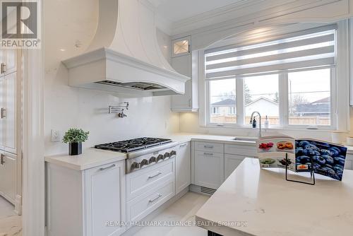 350 Weighton Drive, Oakville, ON - Indoor Photo Showing Kitchen With Upgraded Kitchen