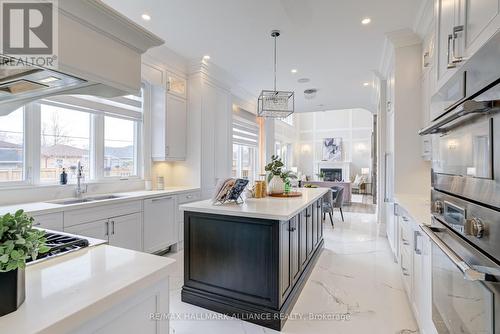 350 Weighton Drive, Oakville, ON - Indoor Photo Showing Kitchen With Upgraded Kitchen
