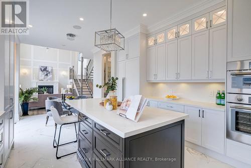 350 Weighton Drive, Oakville, ON - Indoor Photo Showing Kitchen With Upgraded Kitchen