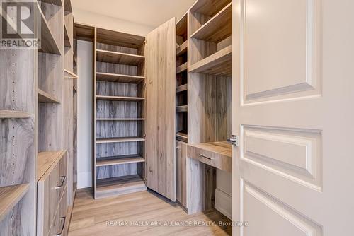 350 Weighton Drive, Oakville, ON - Indoor Photo Showing Other Room