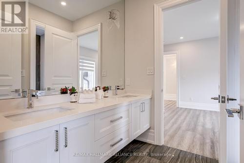 350 Weighton Drive, Oakville, ON - Indoor Photo Showing Bathroom
