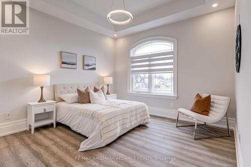 350 Weighton Drive, Oakville, ON - Indoor Photo Showing Bedroom
