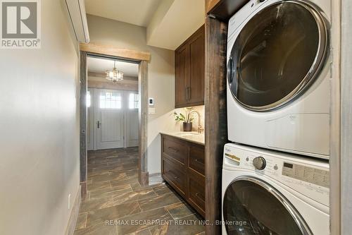 437 6Th Concession Road E, Hamilton, ON - Indoor Photo Showing Laundry Room