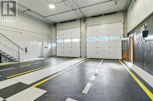 437 6Th Concession Road E, Hamilton, ON - Indoor Photo Showing Garage