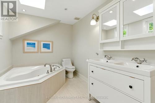 437 6Th Concession Road E, Hamilton, ON - Indoor Photo Showing Bathroom