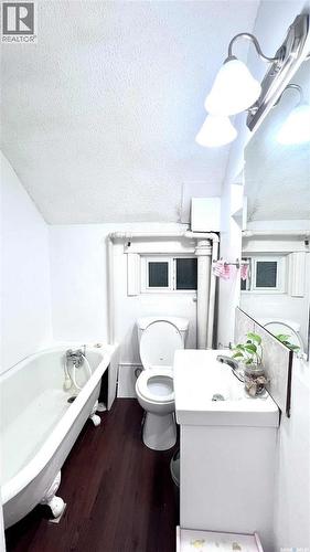 1416 Garnet Street, Regina, SK - Indoor Photo Showing Bathroom