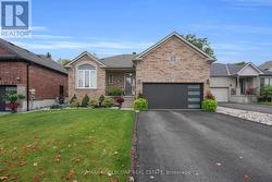 14 WILLARD HUNT COURT  King, ON L0G 1T0