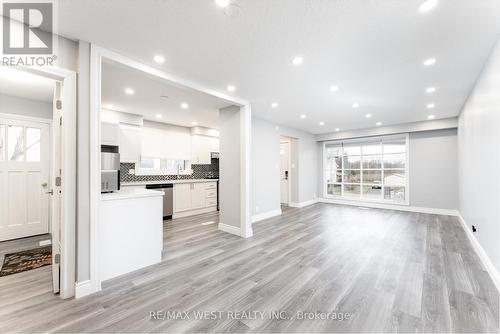 368 Fountain Street S, Cambridge, ON - Indoor Photo Showing Kitchen With Upgraded Kitchen