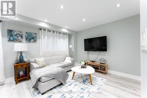 368 Fountain Street S, Cambridge, ON - Indoor Photo Showing Living Room