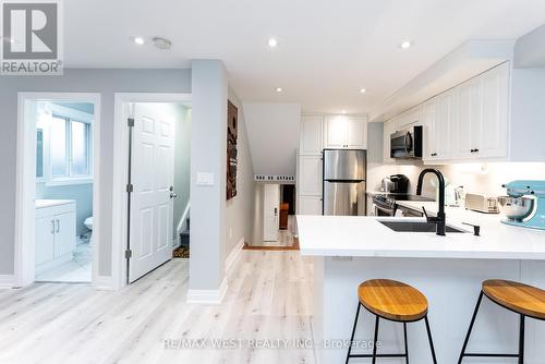 368 Fountain Street S, Cambridge, ON - Indoor Photo Showing Kitchen With Upgraded Kitchen