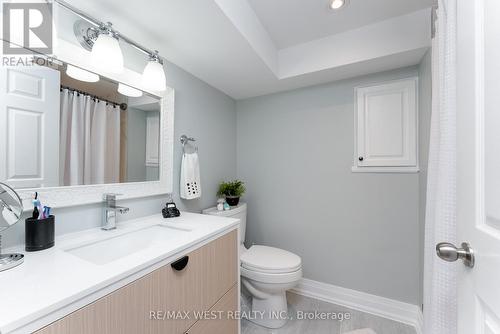 368 Fountain Street S, Cambridge, ON - Indoor Photo Showing Bathroom