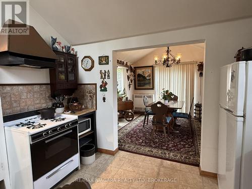 3721 Dominion Road, Fort Erie (Ridgeway), ON - Indoor Photo Showing Kitchen