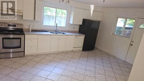 1149 Nottingham Avenue, Burlington, ON - Indoor Photo Showing Kitchen With Double Sink