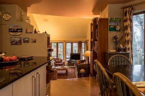 Cuisine - 246 Ch. Lowry, Sutton, QC - Indoor Photo Showing Dining Room